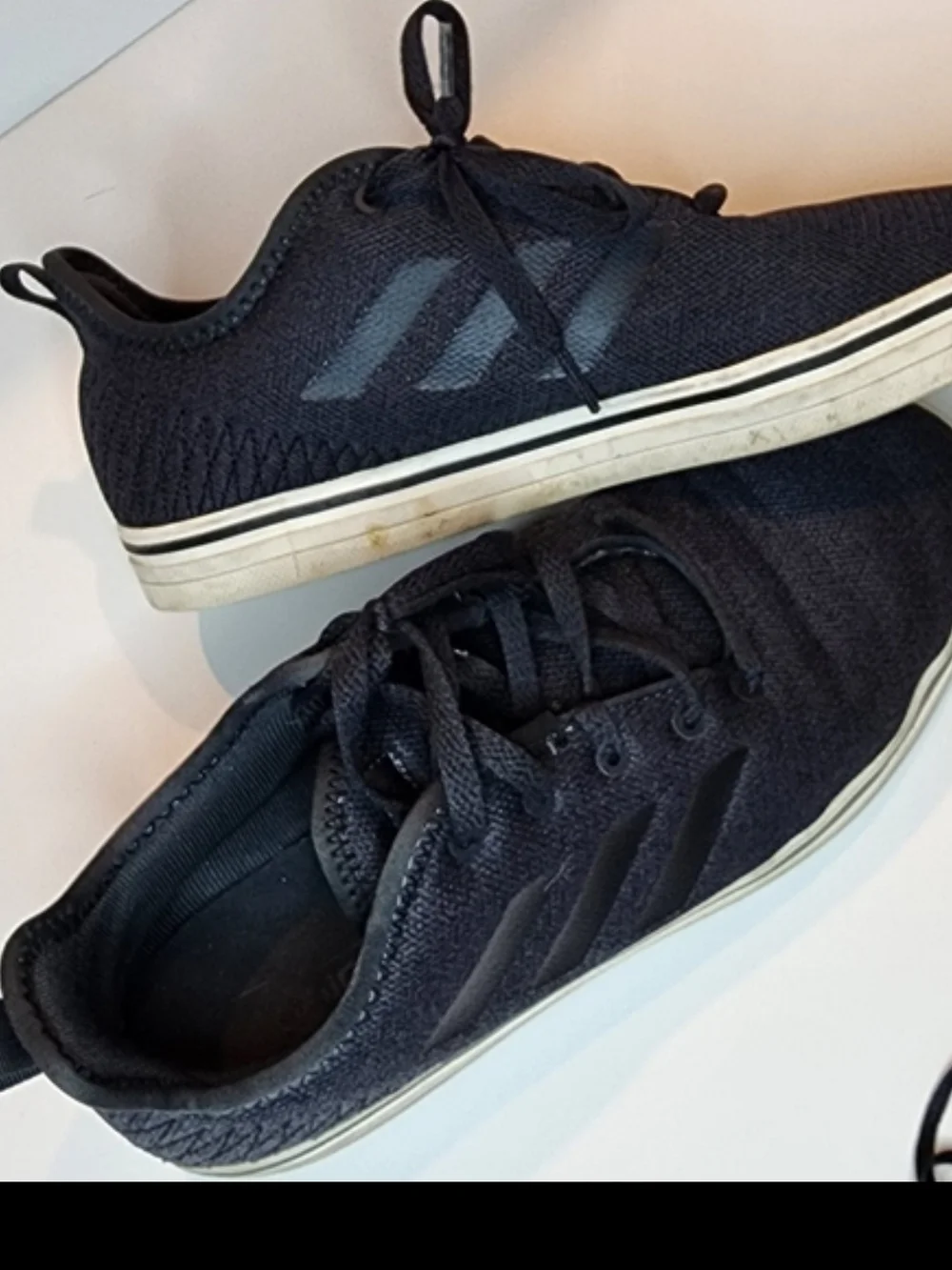 adidas Swift Run Men's Black & White Sneakers US 9.5
